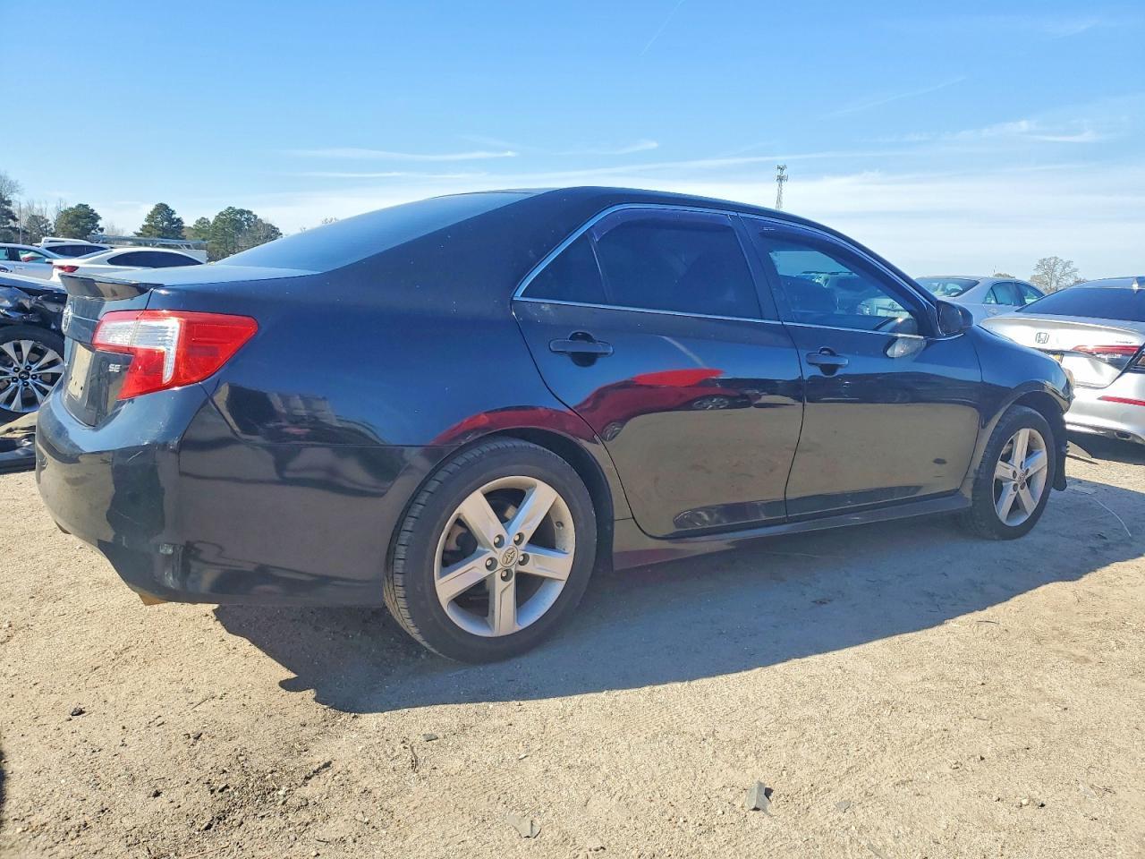 2014 TOYOTA CAMRY