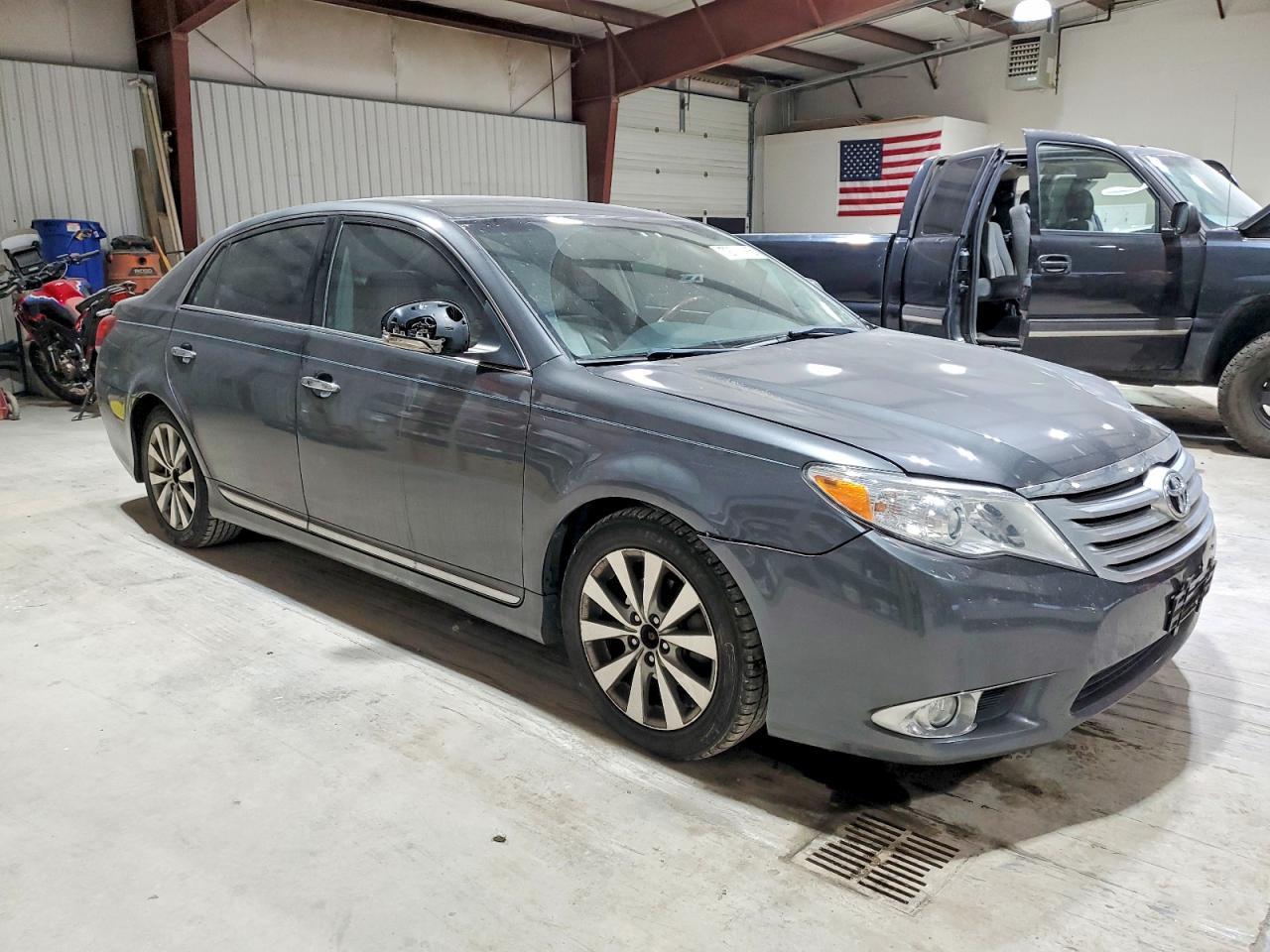 2011 TOYOTA Avalon