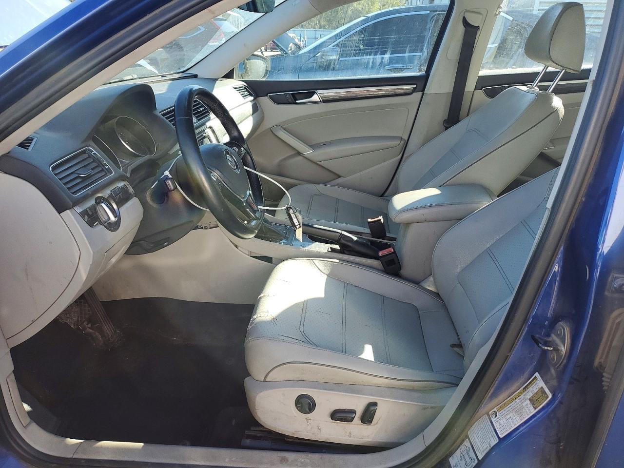 2016 VOLKSWAGEN Passat