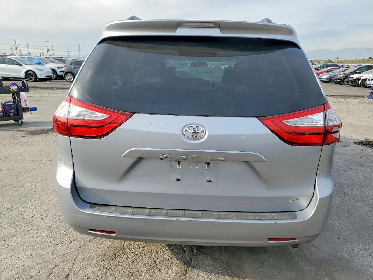 2015 TOYOTA SIENNA