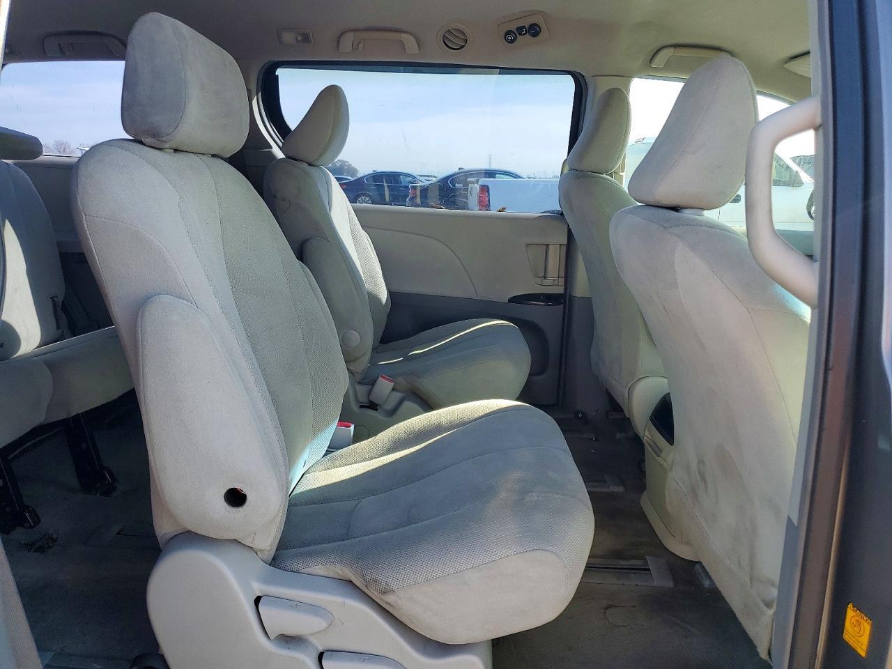 2011 TOYOTA SIENNA