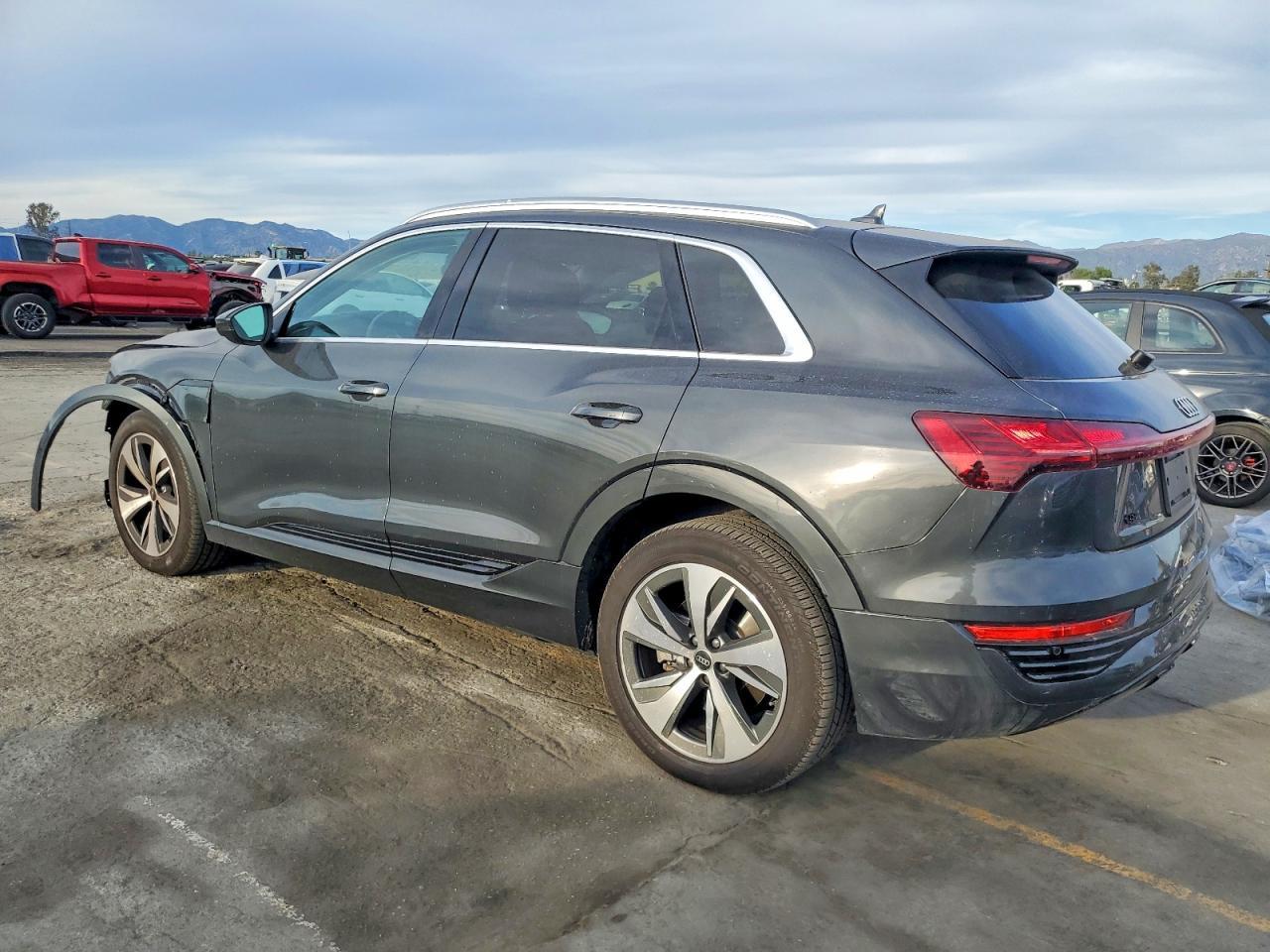 2024 AUDI Q8