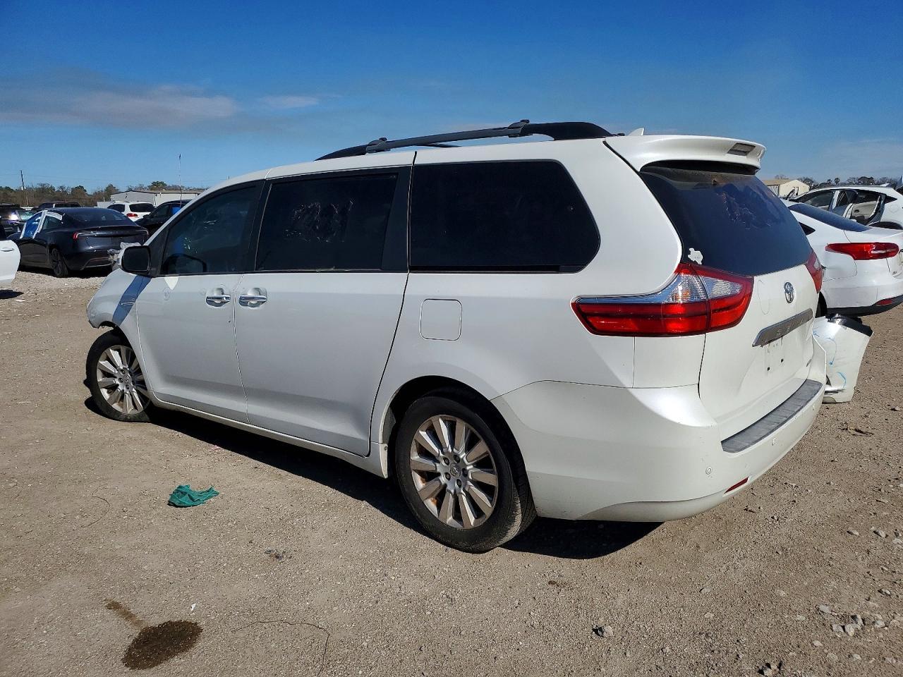 2015 TOYOTA SIENNA