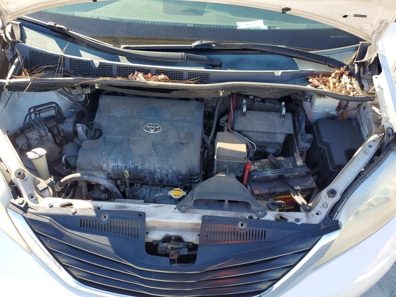 2014 TOYOTA SIENNA
