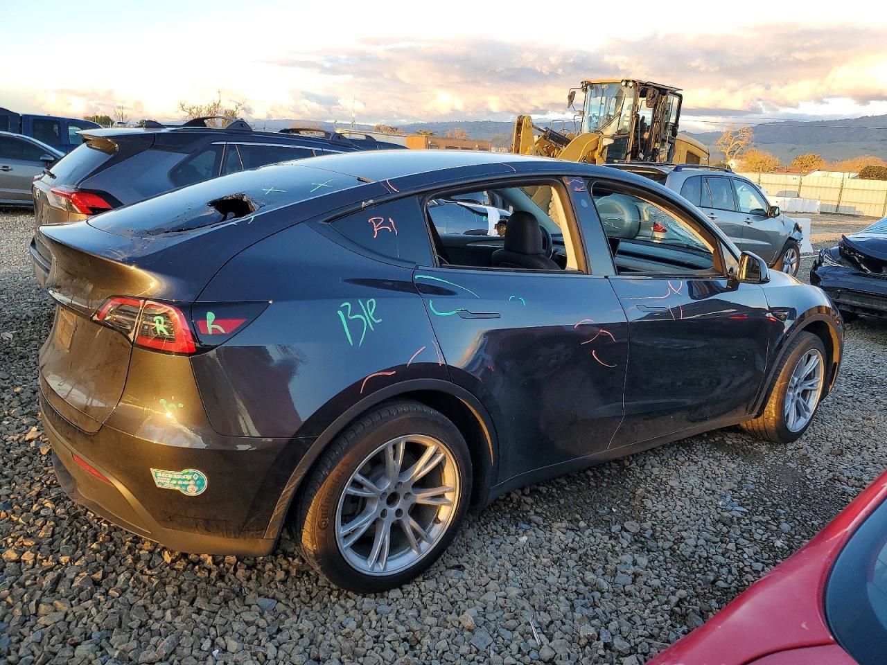 2024 TESLA MODEL Y