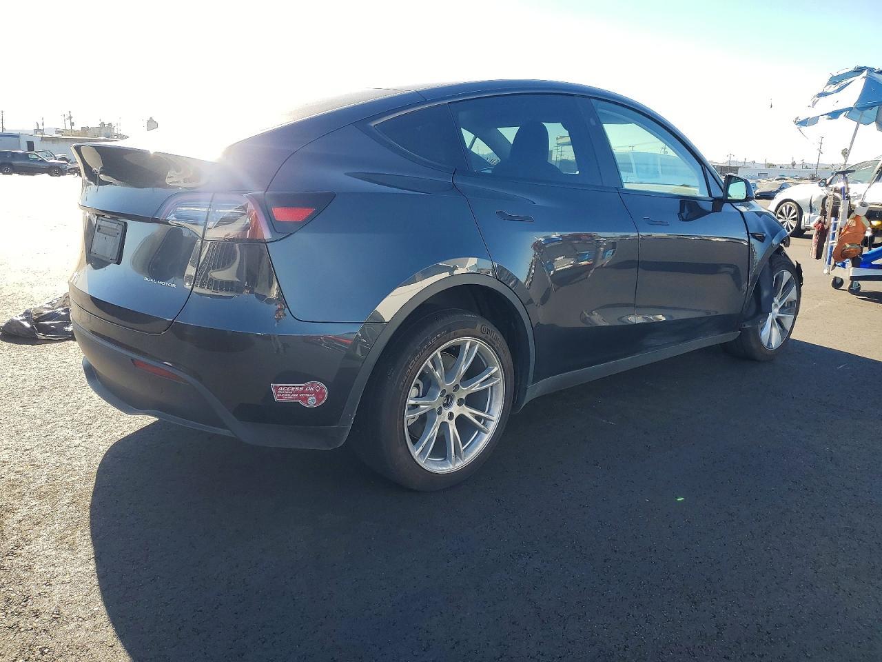 2024 TESLA MODEL Y