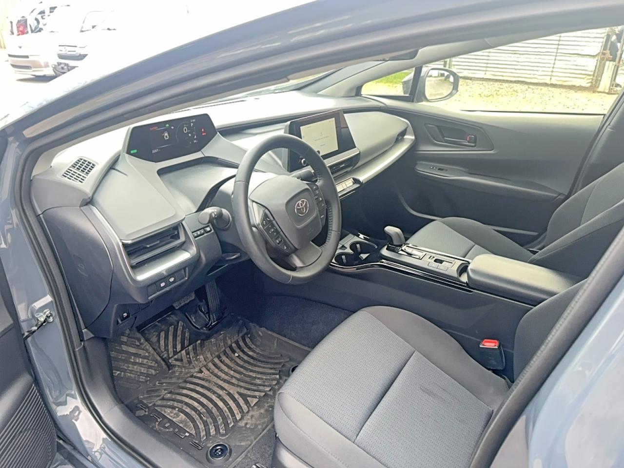 2025 TOYOTA PRIUS