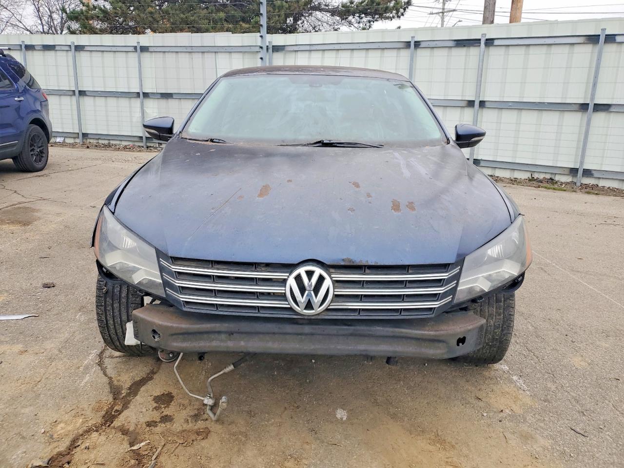 2012 VOLKSWAGEN Passat