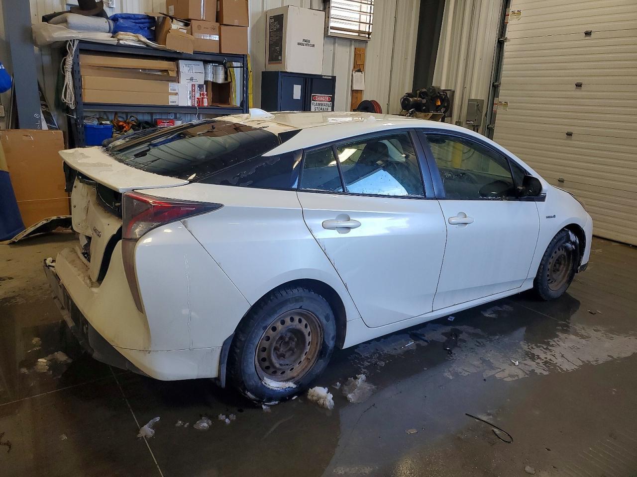 2016 TOYOTA PRIUS