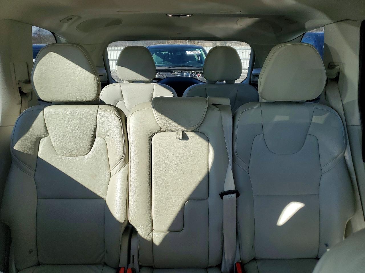 2016 VOLVO XC90