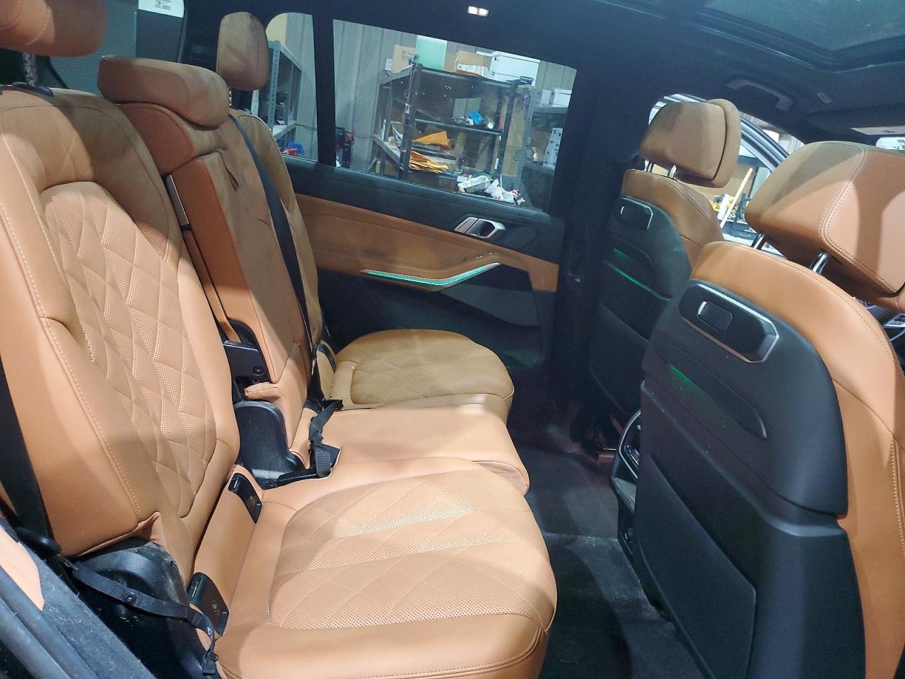 2025 BMW X7
