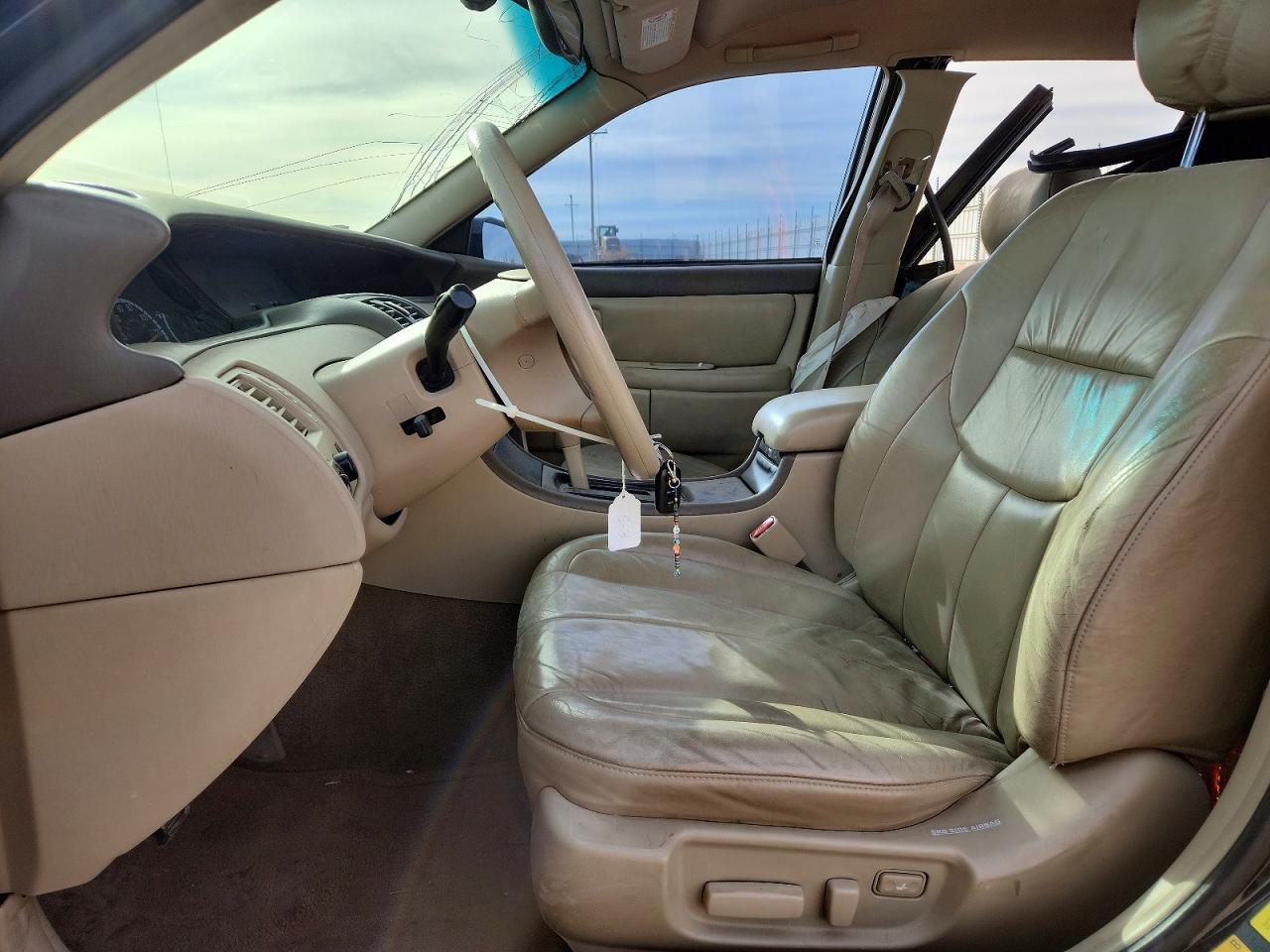 2001 TOYOTA Avalon