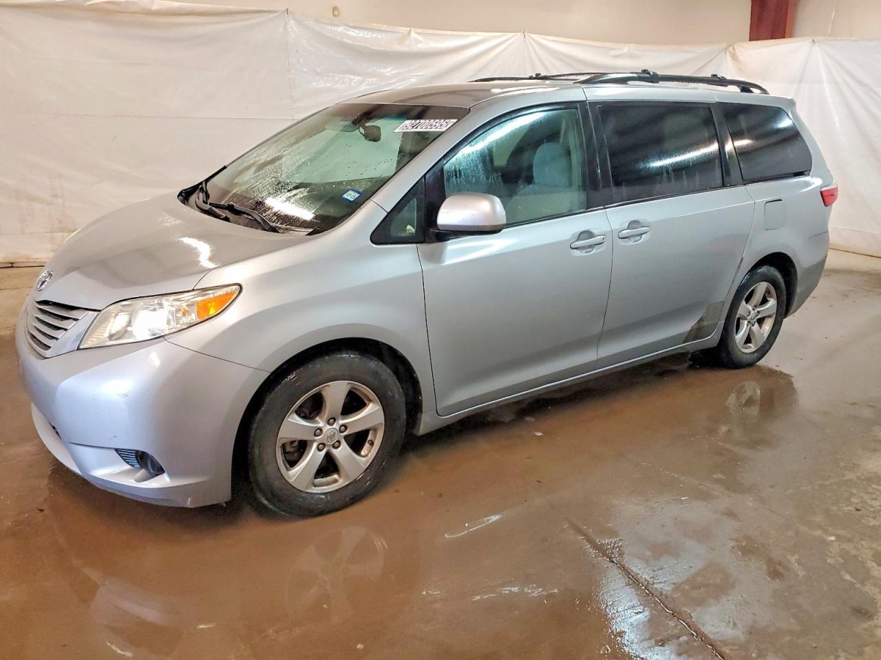 2016 TOYOTA SIENNA