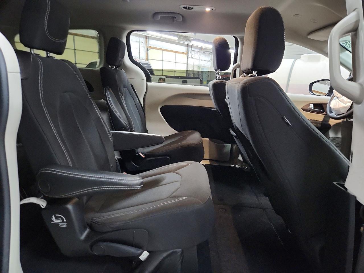 2023 CHRYSLER Voyager