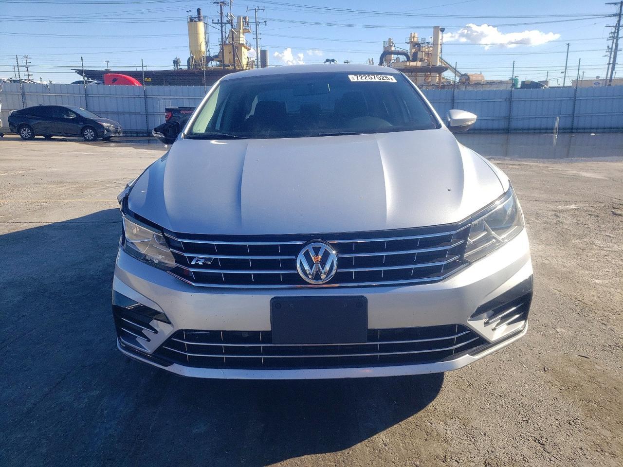 2016 VOLKSWAGEN Passat