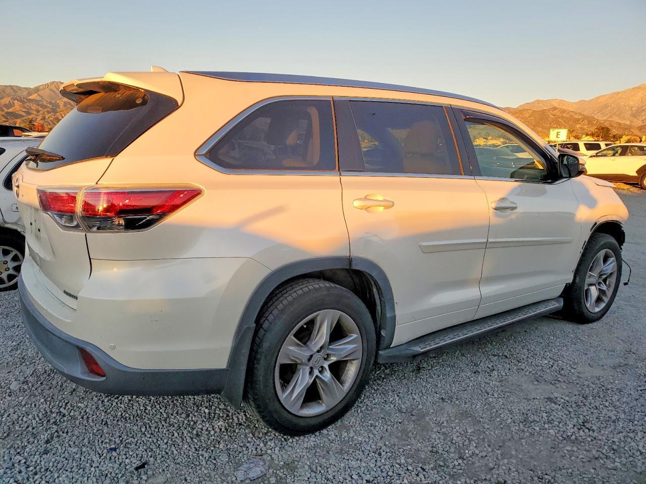 2014 TOYOTA HIGHLANDER
