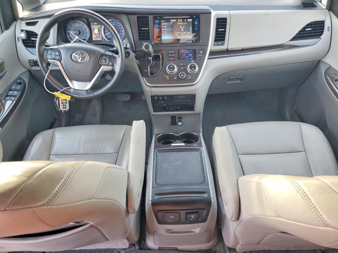 2016 TOYOTA SIENNA