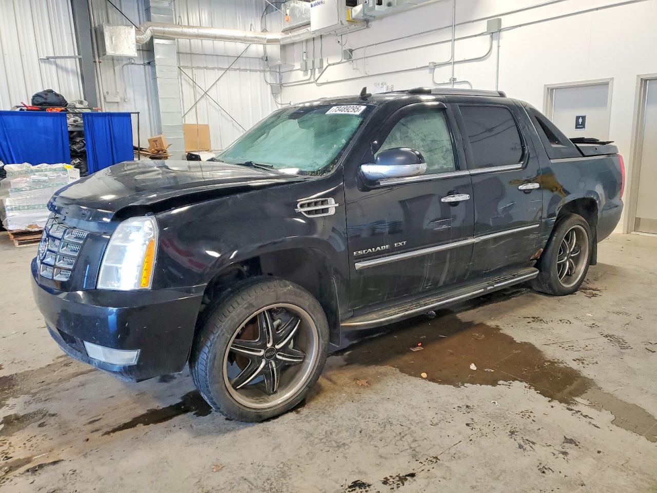2013 CADILLAC Escalade EXT