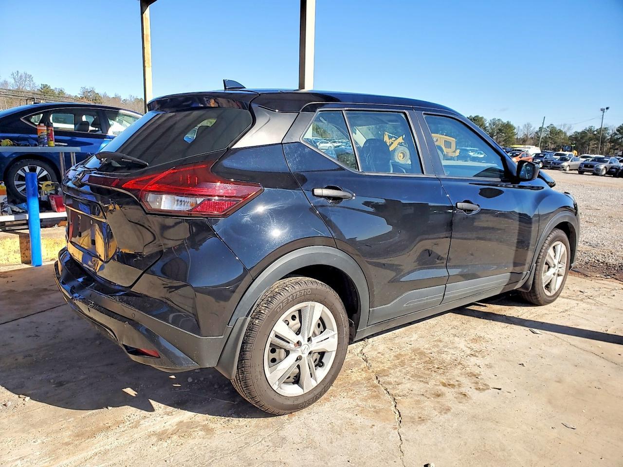 2023 NISSAN KICKS