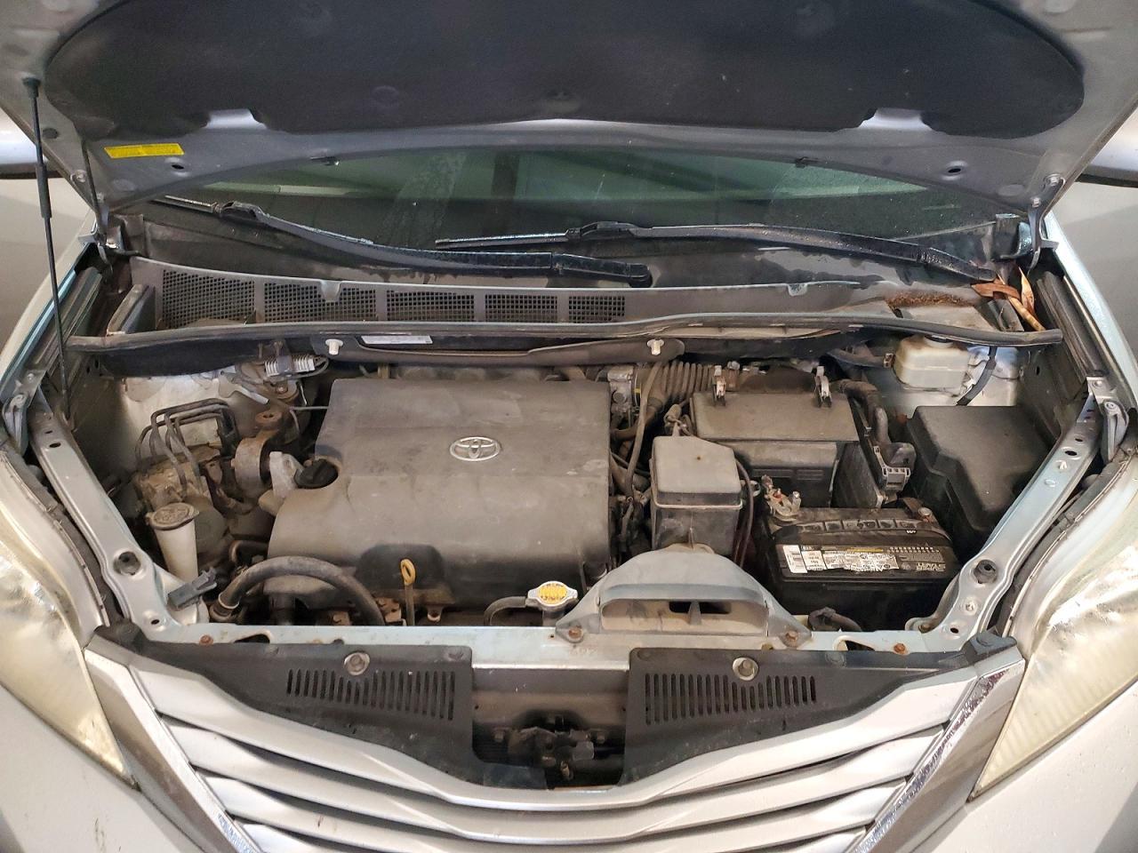 2016 TOYOTA SIENNA