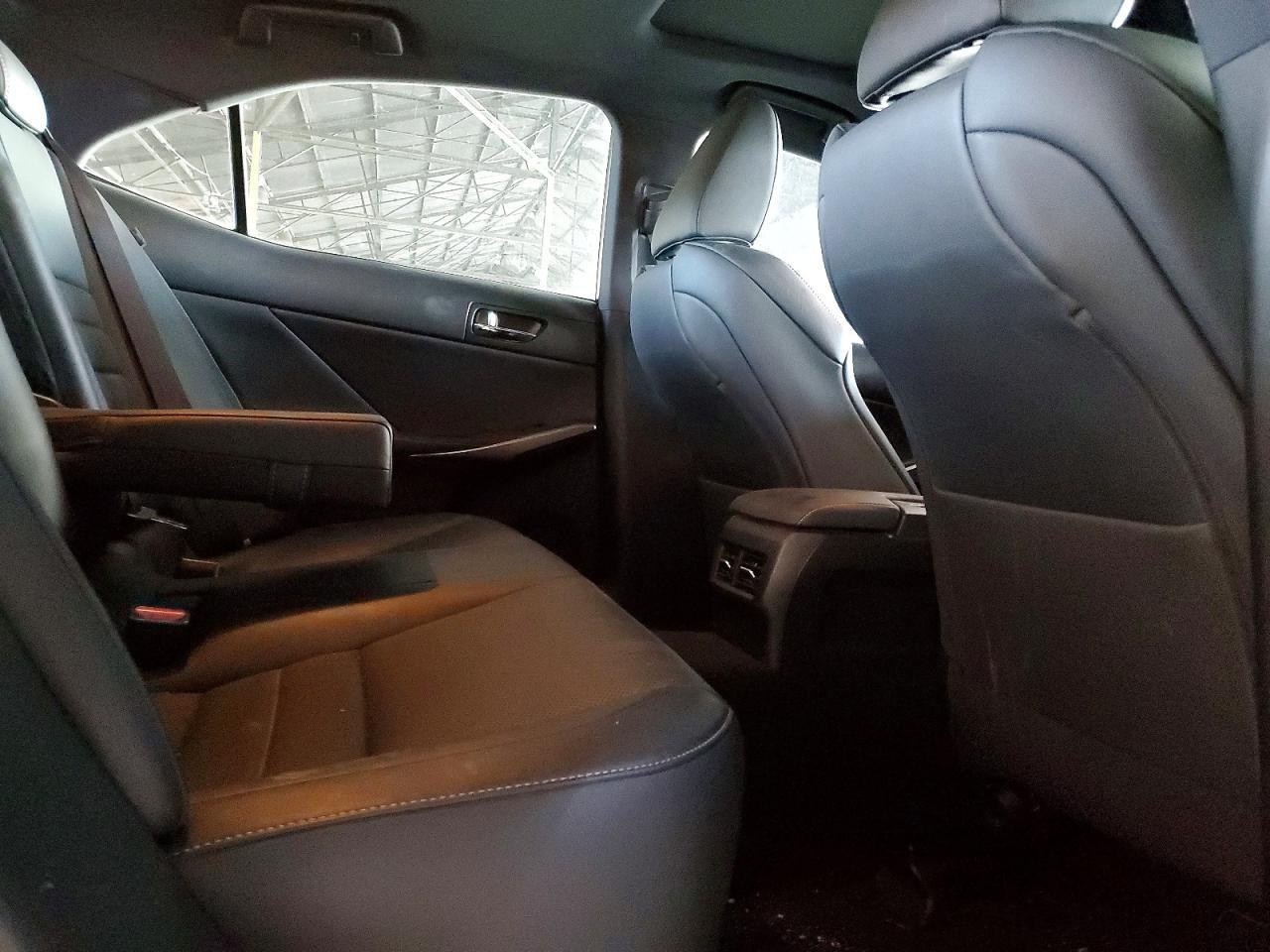2016 LEXUS IS 200t