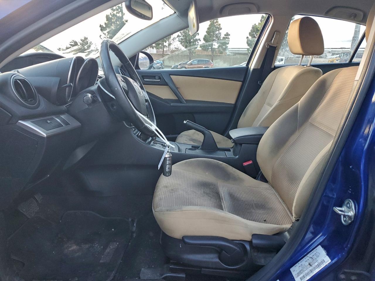 2013 MAZDA 3