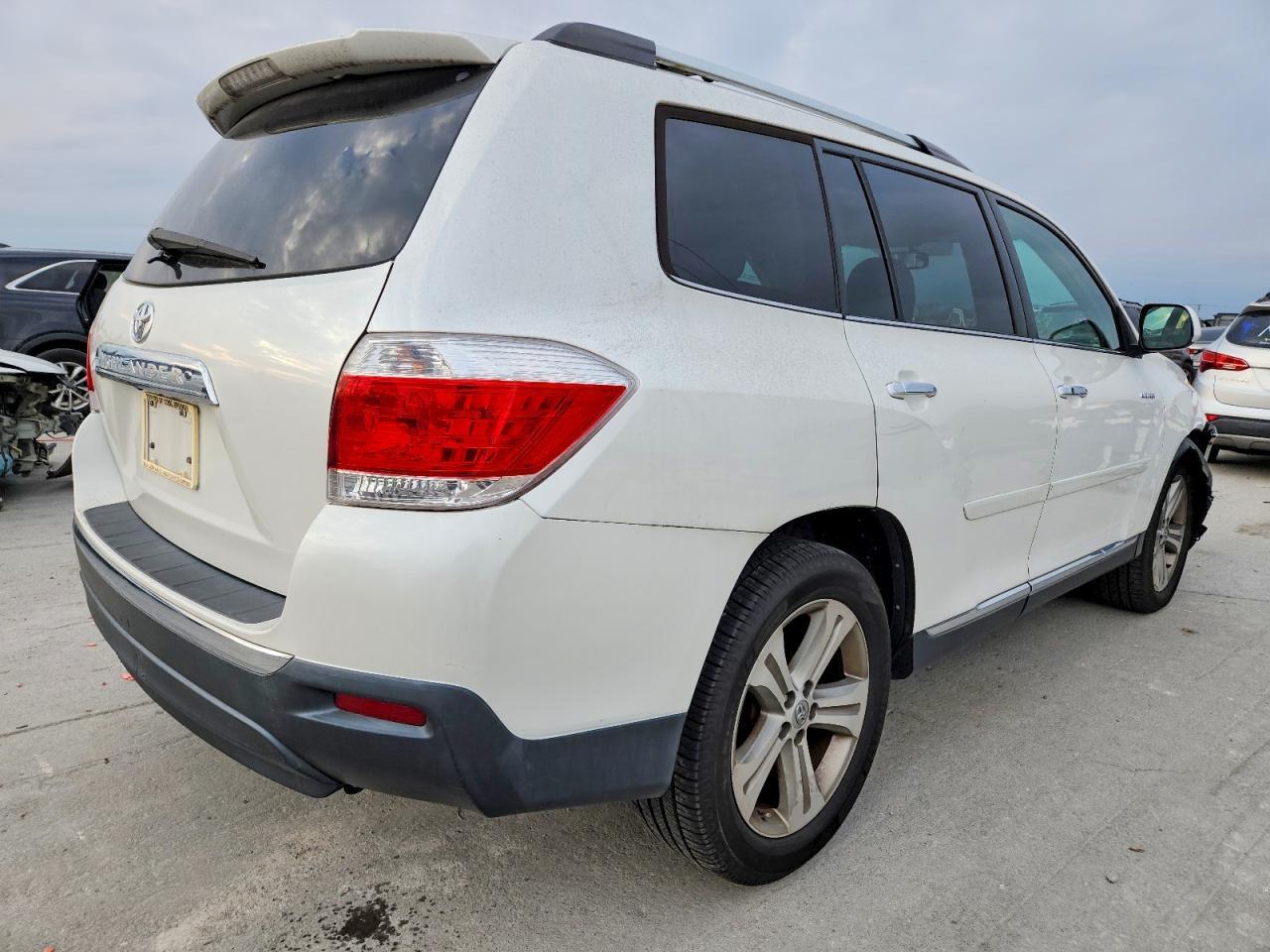 2011 TOYOTA HIGHLANDER