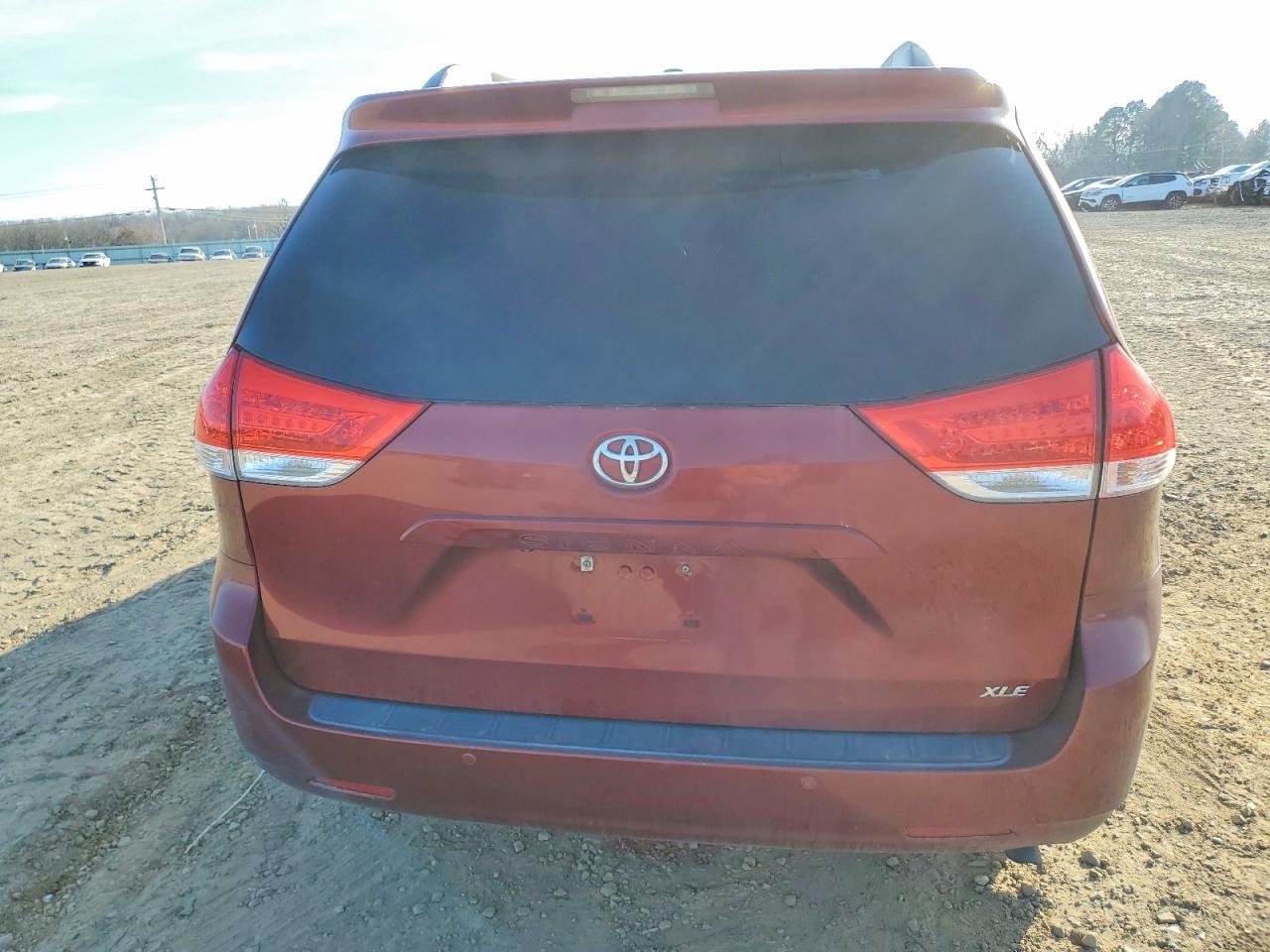 2013 TOYOTA SIENNA