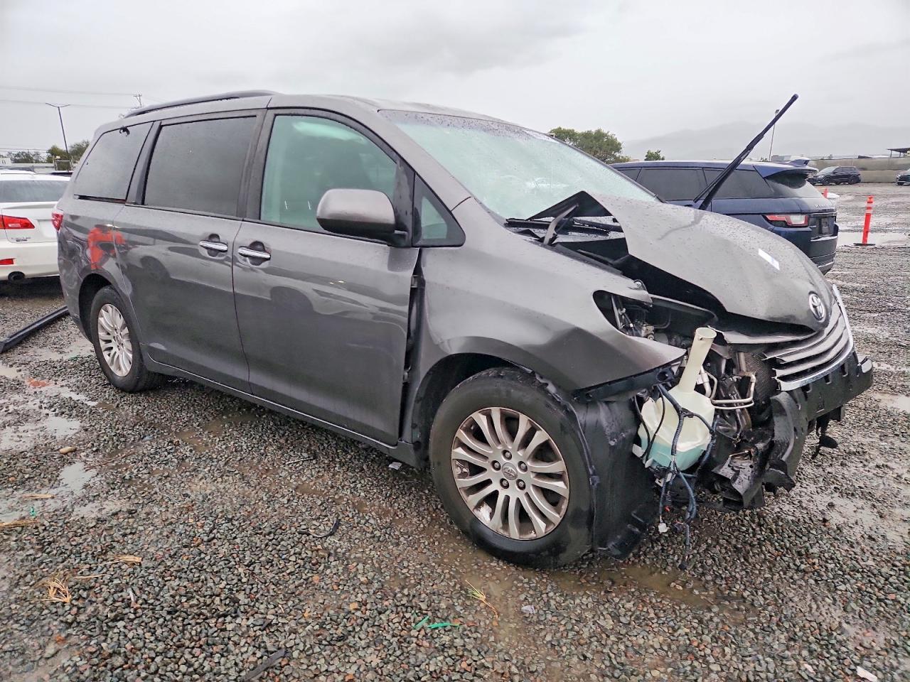 2017 TOYOTA SIENNA