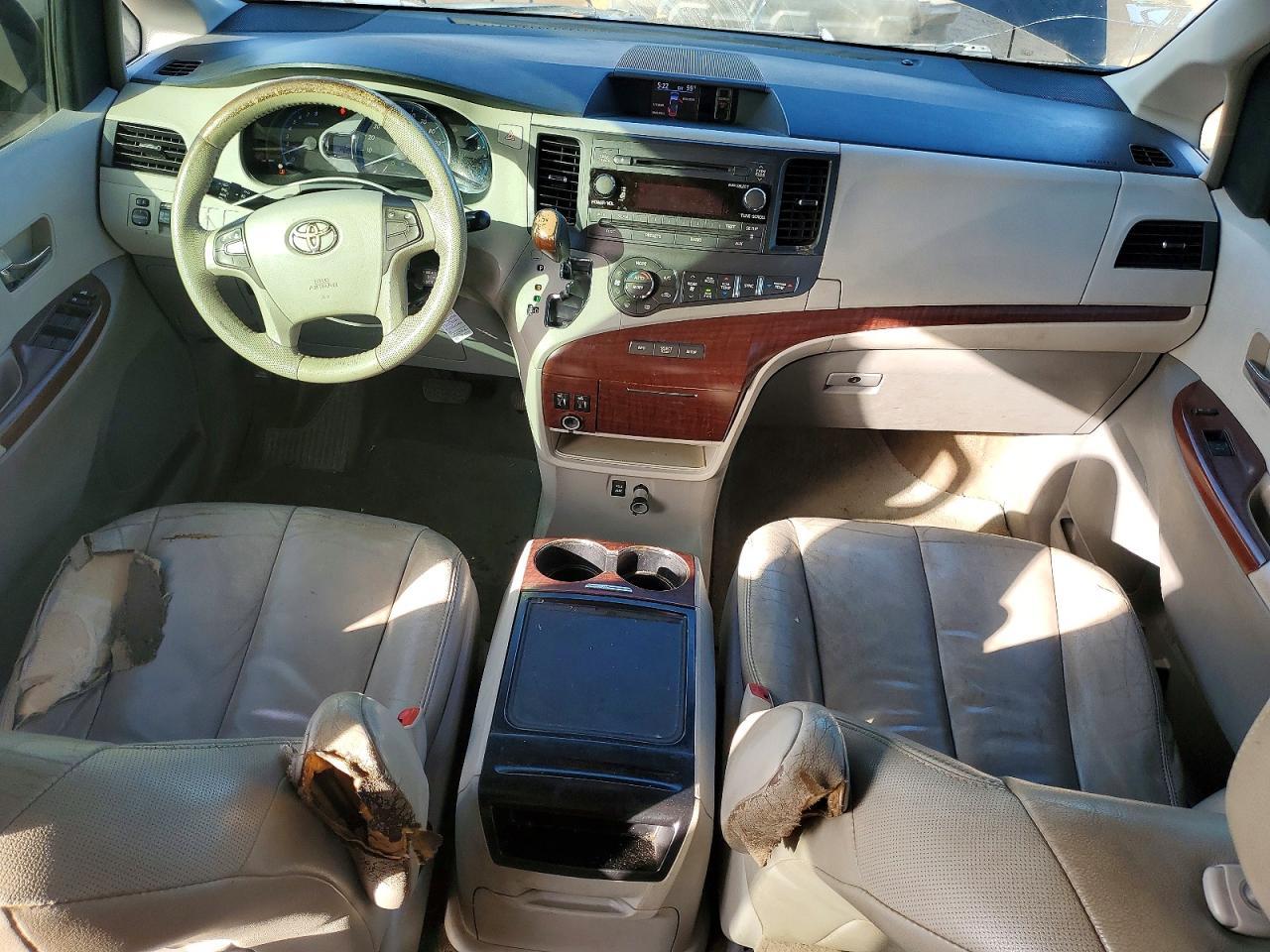 2013 TOYOTA SIENNA