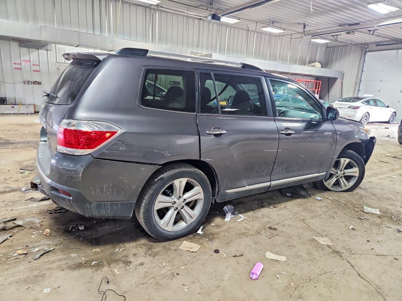 2013 TOYOTA HIGHLANDER