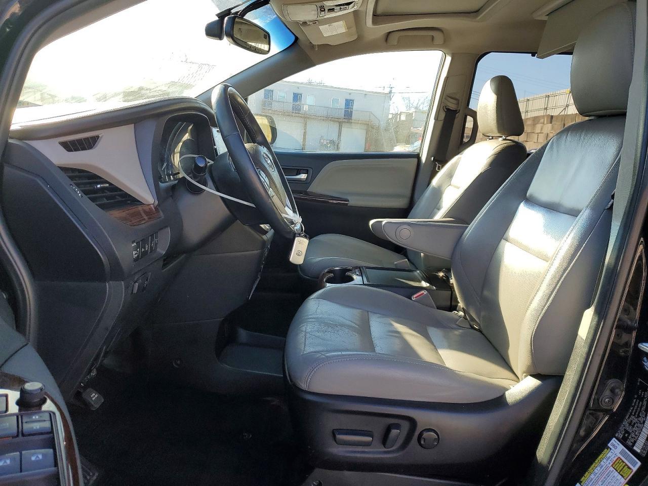 2016 TOYOTA SIENNA