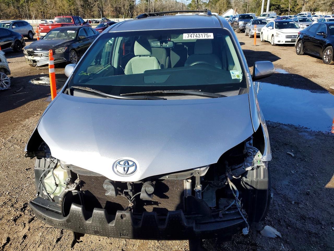 2017 TOYOTA SIENNA
