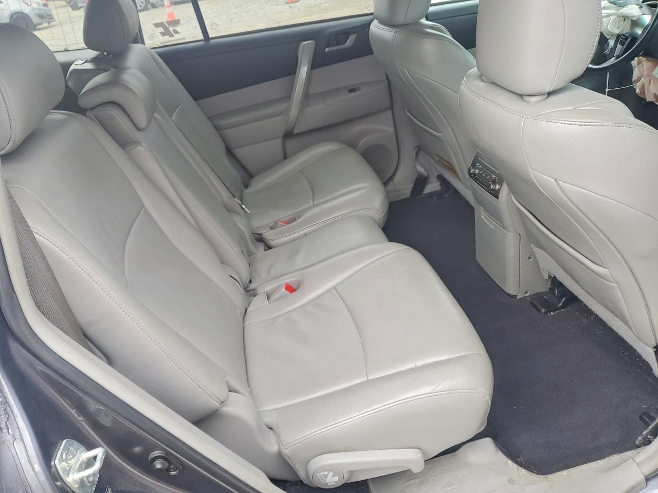 2013 TOYOTA HIGHLANDER