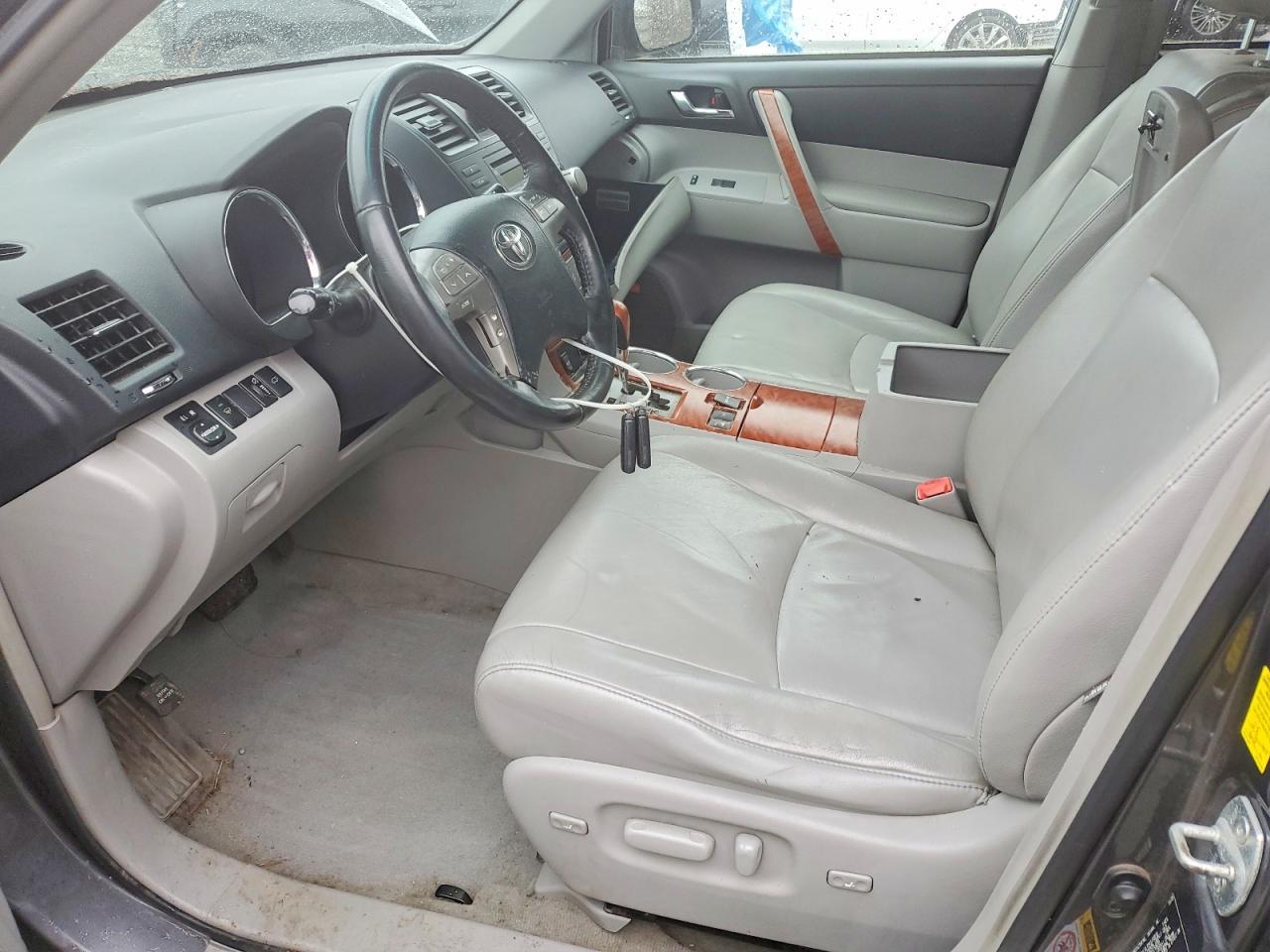 2010 TOYOTA HIGHLANDER