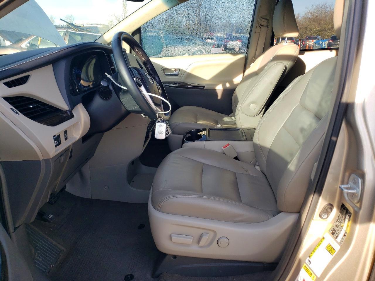 2015 TOYOTA SIENNA