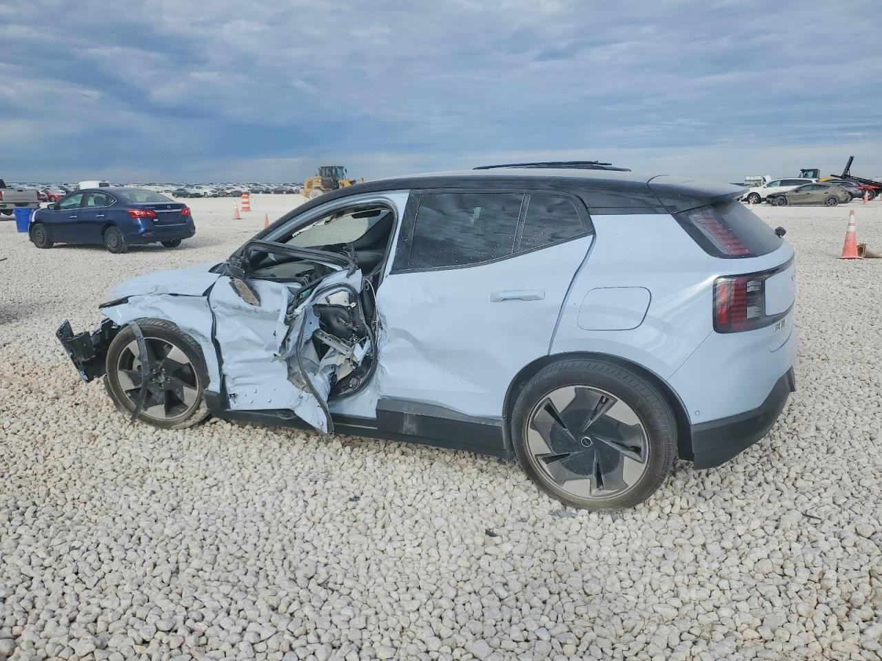 2025 VOLVO Ex30
