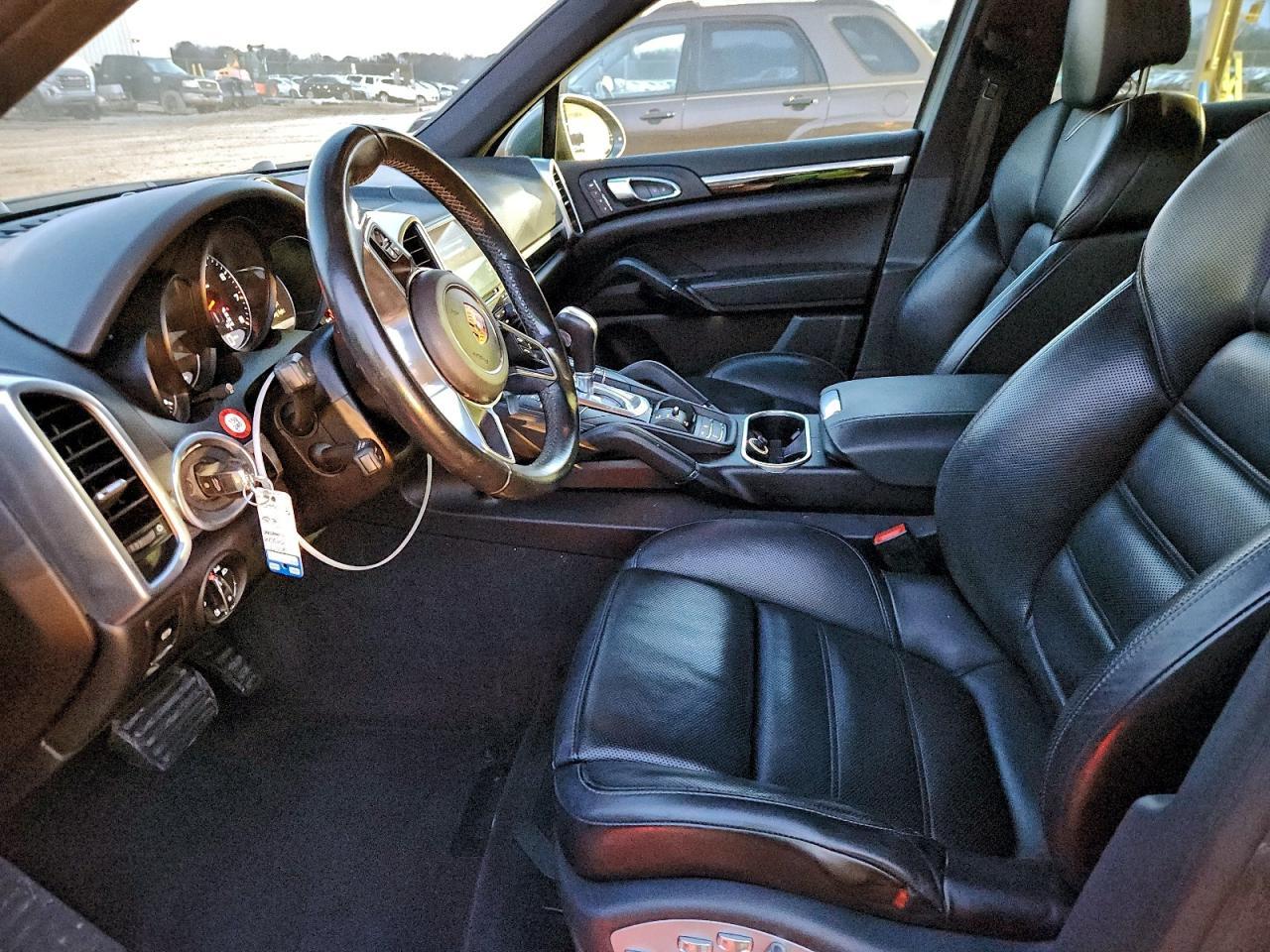 2017 PORSCHE CAYENNE
