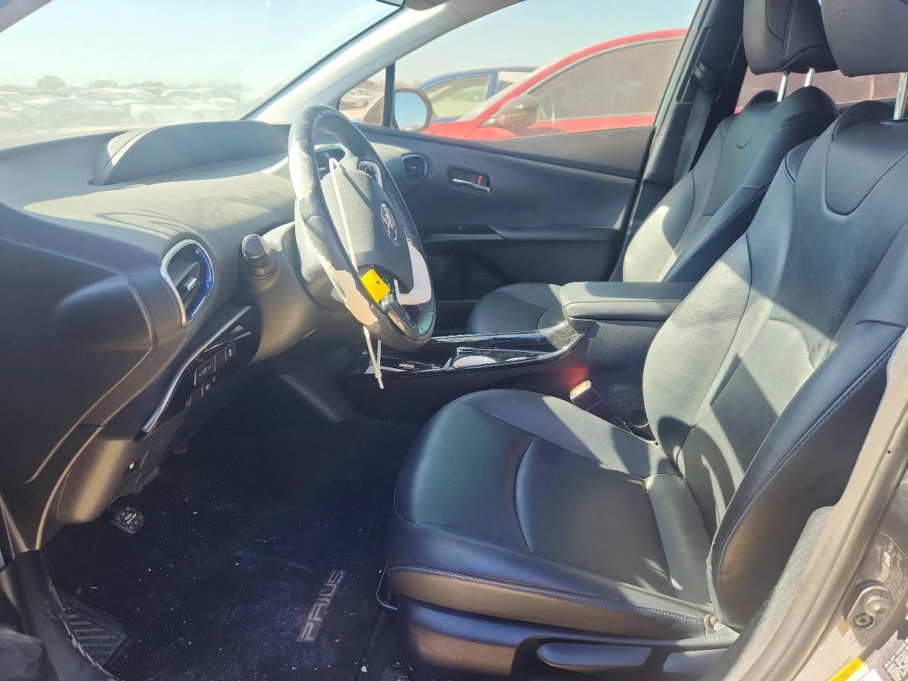 2016 TOYOTA PRIUS