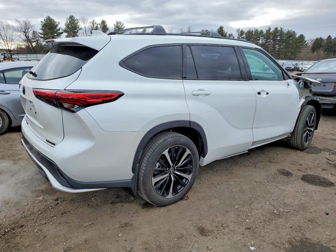 2022 TOYOTA HIGHLANDER