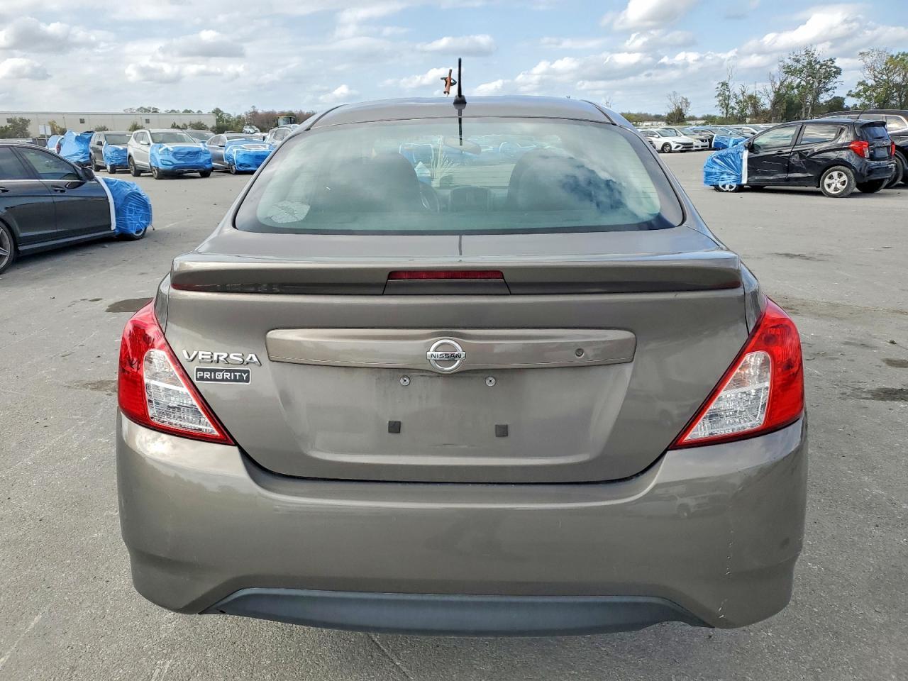 2017 NISSAN VERSA