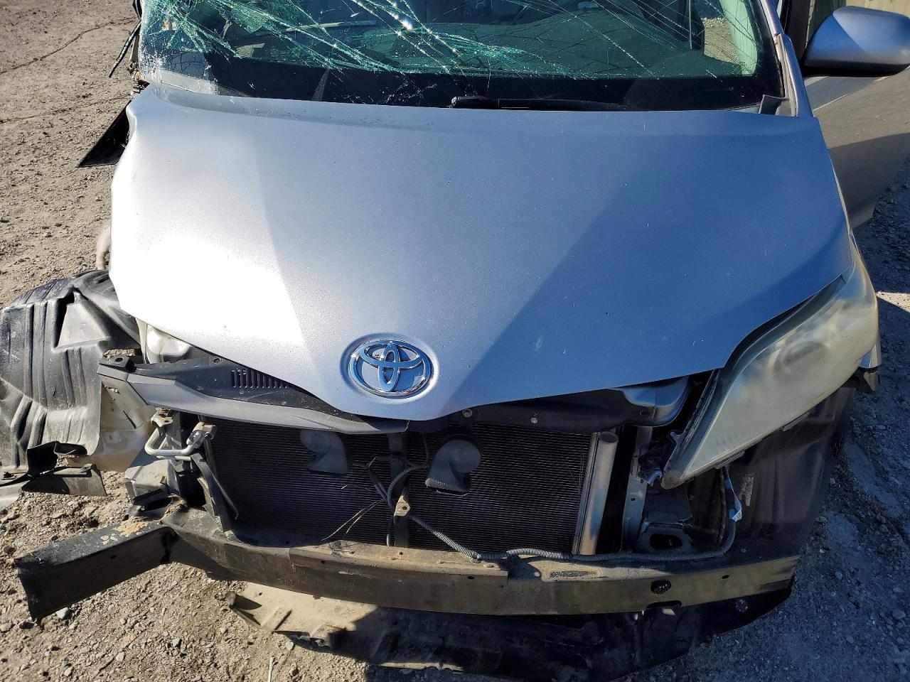 2013 TOYOTA SIENNA