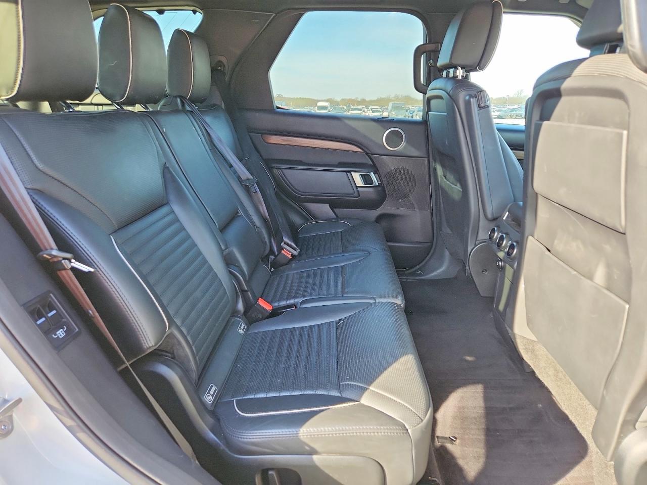 2018 LAND ROVER Discovery