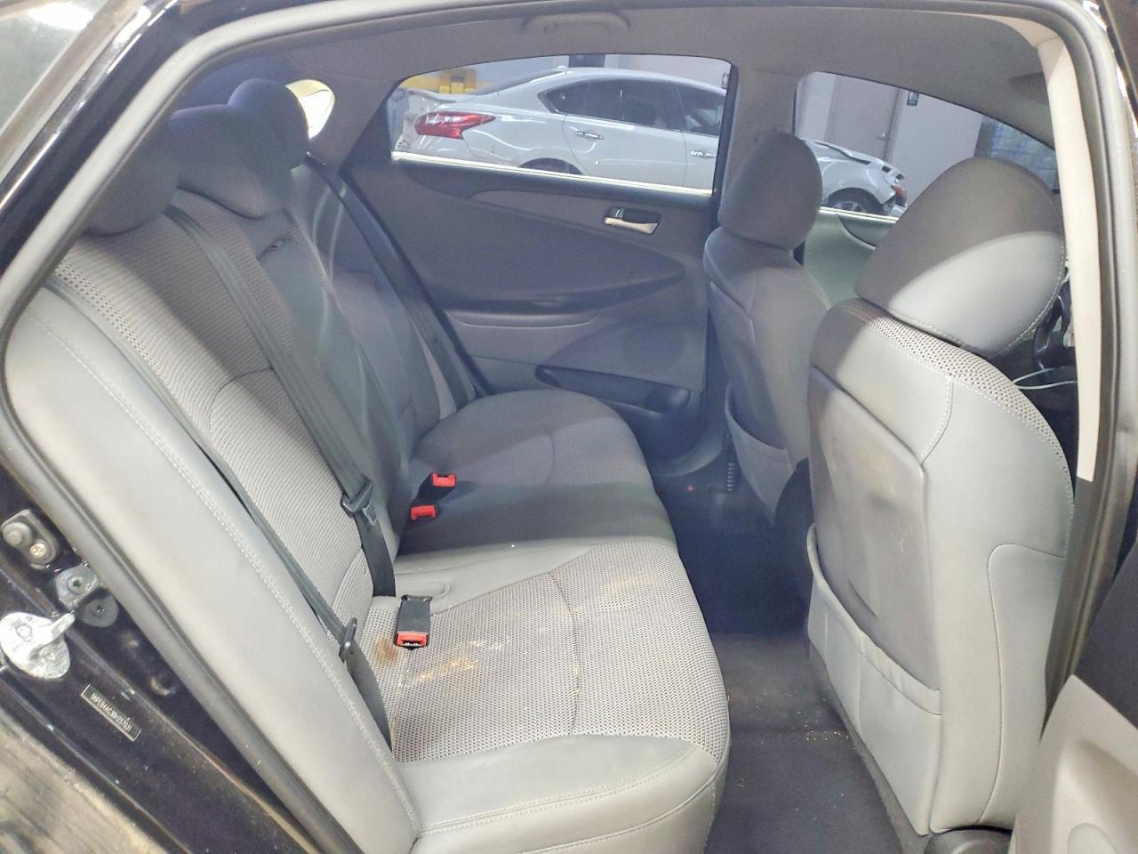 2011 HYUNDAI SONATA