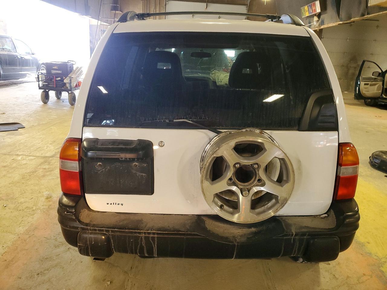 2004 CHEVROLET TRACKER