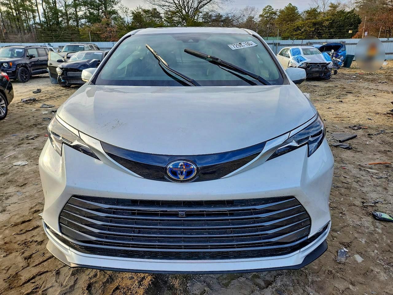 2025 TOYOTA SIENNA