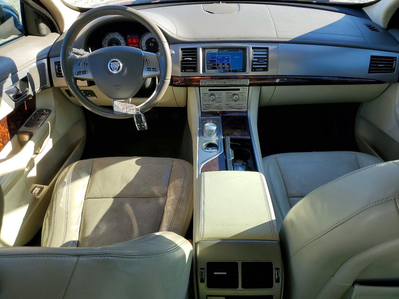 2011 JAGUAR XF