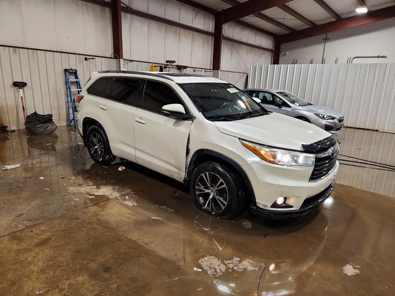 2016 TOYOTA HIGHLANDER