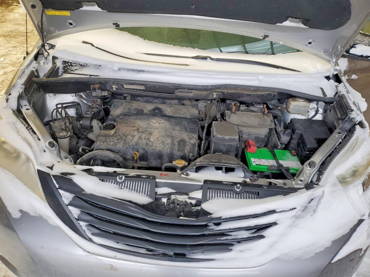 2011 TOYOTA SIENNA