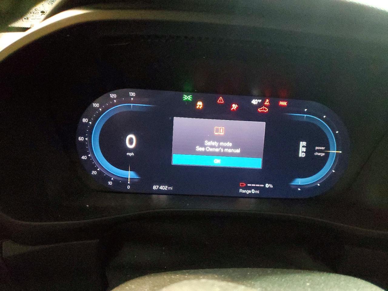 2022 VOLVO XC40